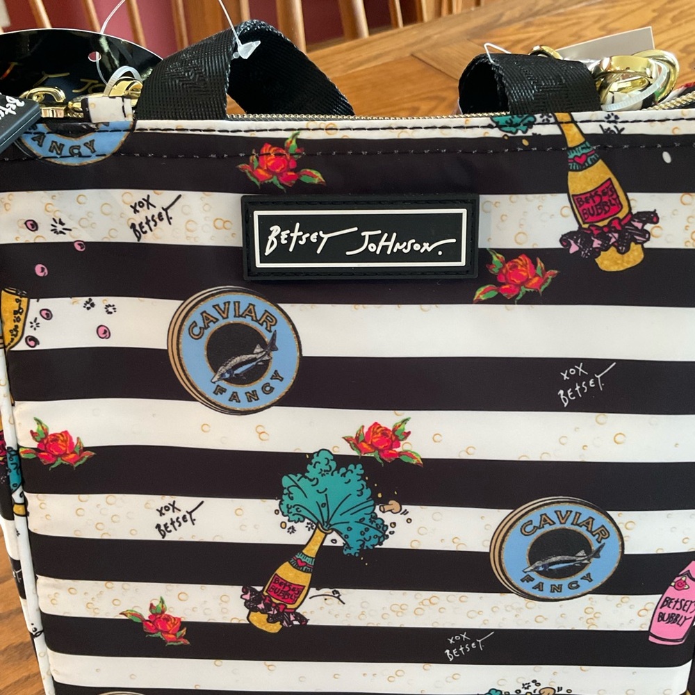 NWT Betsey Johnson “Pop the Bubbly” Insulated Lunch Tote - Picture 2 of 9